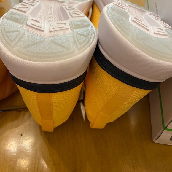 APL Men’s Yellow Techloom Breeze Athletic Sneakers Marigold Lightweight NEW 11.5 - Picture 6 of 16